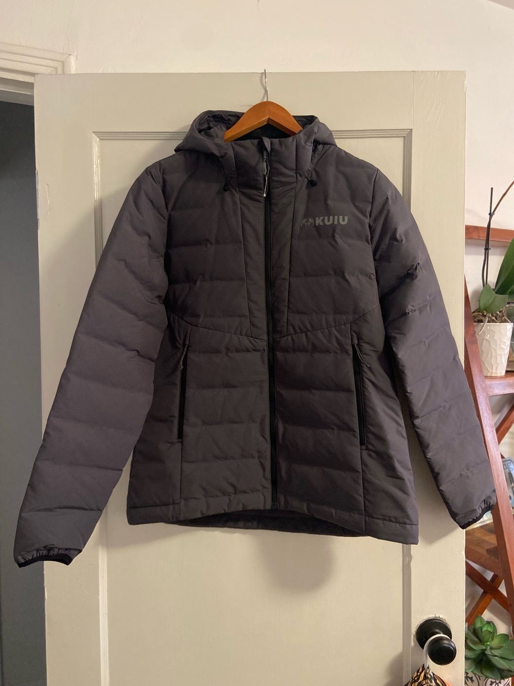 KUIU Elements Hooded Jacket NWOT Windproof Insulated Coat Gray Women’s Med NWOT